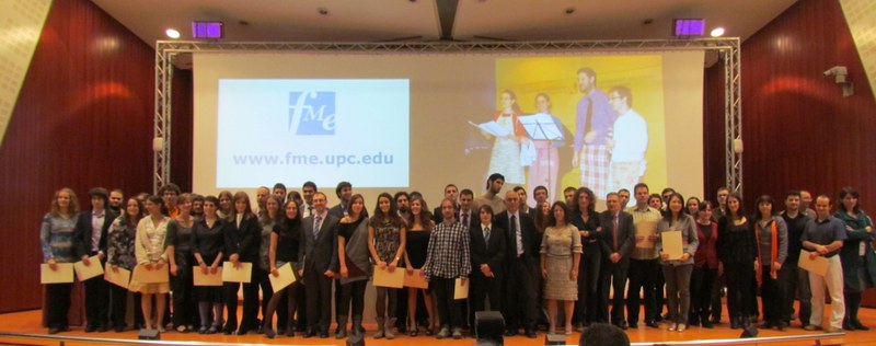 Foto de grup amb tots els titulats i titulades