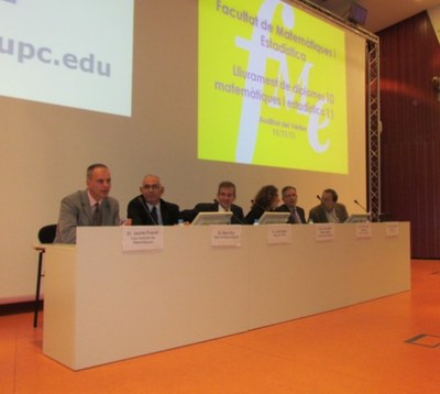 Inici de l'acte: taula presidencial