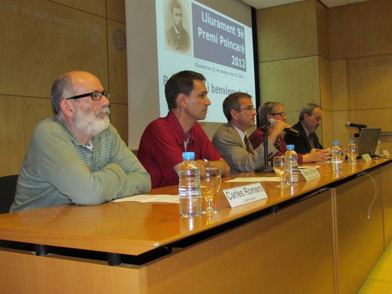 Inici de l'acte: taula presidencial