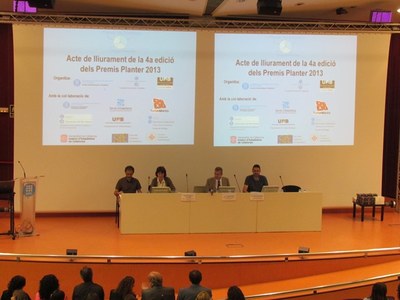 La taula presidencial composada per Xavier Bardina, Jordi Quer, Elisenda Paluzie i Javier Heredia (dreta a esquerra)