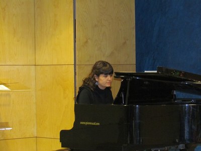 La Clàudia Masós al piano