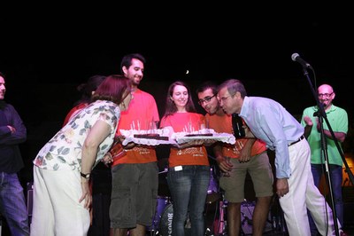 Bufada d'espelmes del pastís dels 20 anys