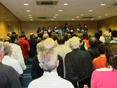 Tothom cantant el Gaudeamus