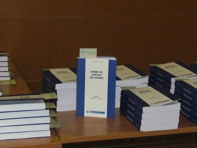 Lliurament del llibre de Josep Pla "Damunt les espatlles dels gegants"