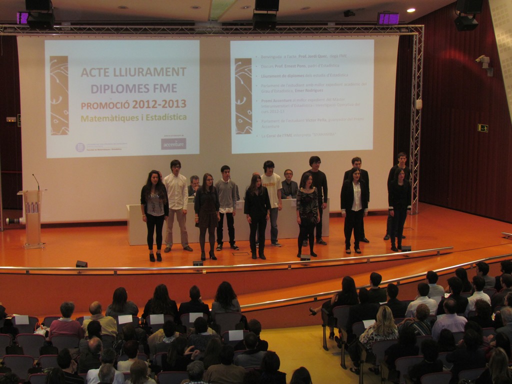 Primera actuació de la Coral de l'FME, amb la peça Siyamamba