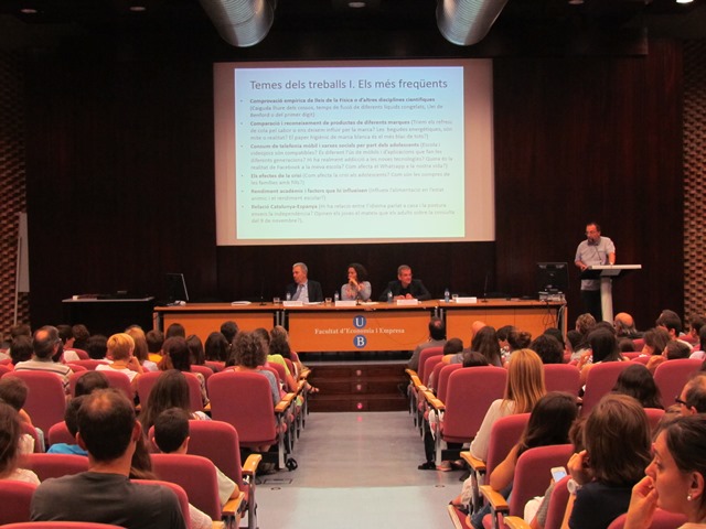 Pedro Delicado presentant els premiats
