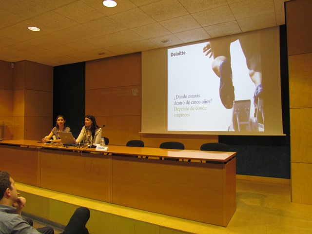 Presentació de Jennifer Pilar i Mireia Farré de Deloitte