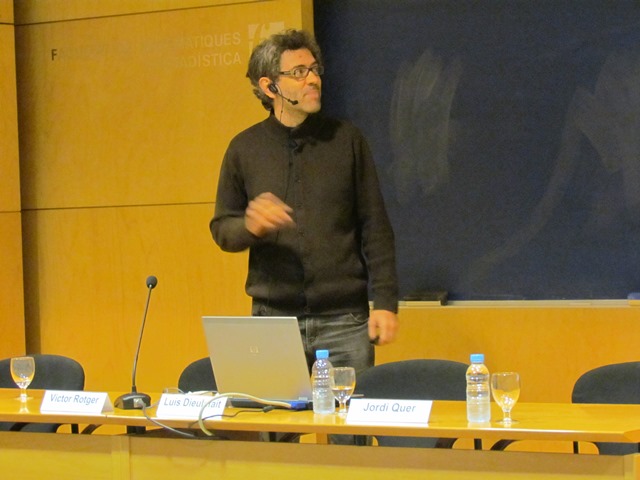 Luís Dieulefait amb la ponència "Grupos de Galois lineales provenientes de la geometría"