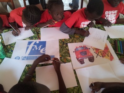 Exposició de fotos i dibuixos del Senegal al vestíbul de l'FME
