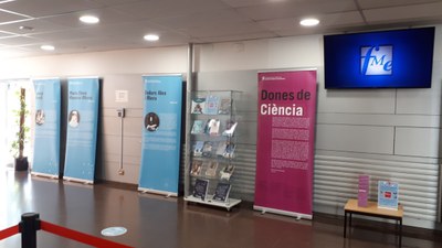 Exposició "Dones de Ciència" al vestíbul de l'FME