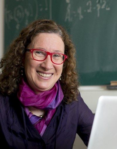 La professora Lupe Gómez, nomenada representant europea del Caucus for Women in Statistics
